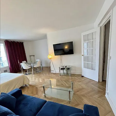 Tour Eiffel Lecourbe Apartament